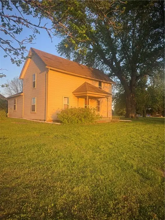 16985 Smith Road, Smithville, MO 64089