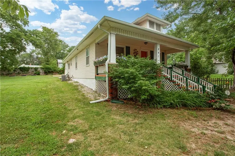 841 S Leslie Avenue, Independence, MO 64050 - #2