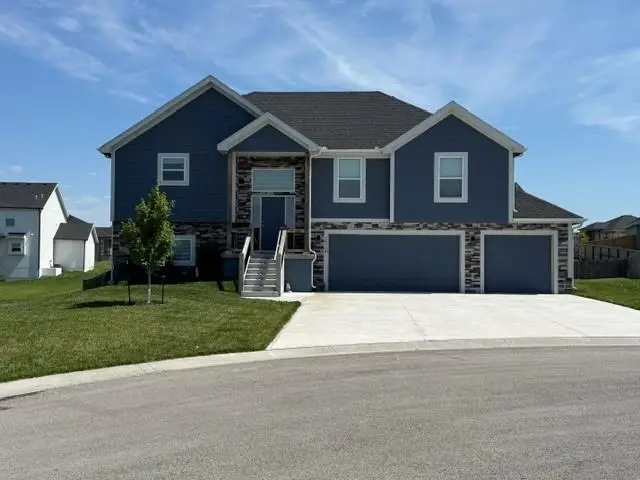 16338 Lois Lane, Basehor, KS 66007 - #1