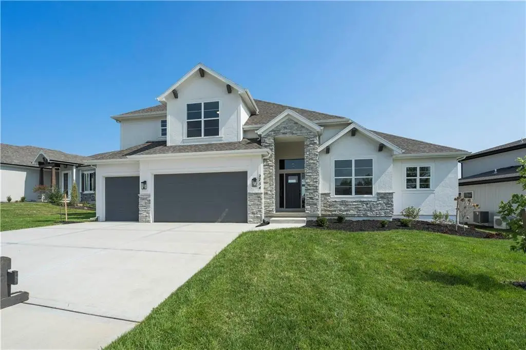 5843 NW Black Oak Court, Parkville, MO 64152 - #1