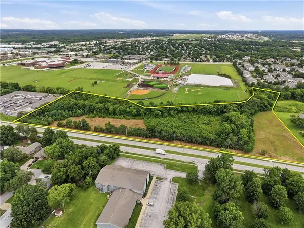 E Chipman Road, Lee's Summit, MO 64063