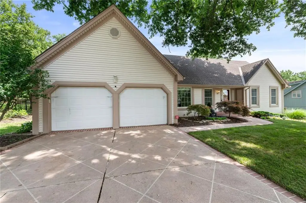 11815 Pennsylvania Avenue, Kansas City, MO 64114 - #1