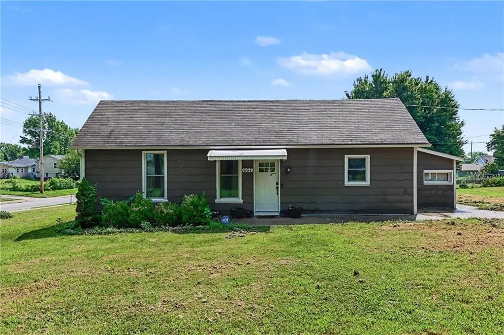 667 Thornton Street, Leavenworth, KS 66048 - #1