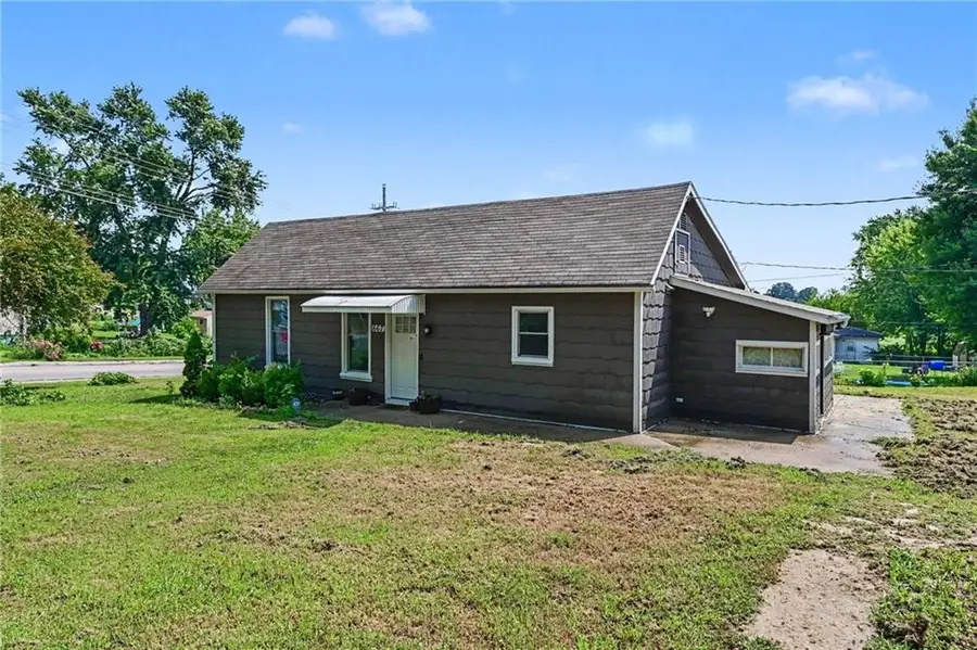 667 Thornton Street, Leavenworth, KS 66048 - #2