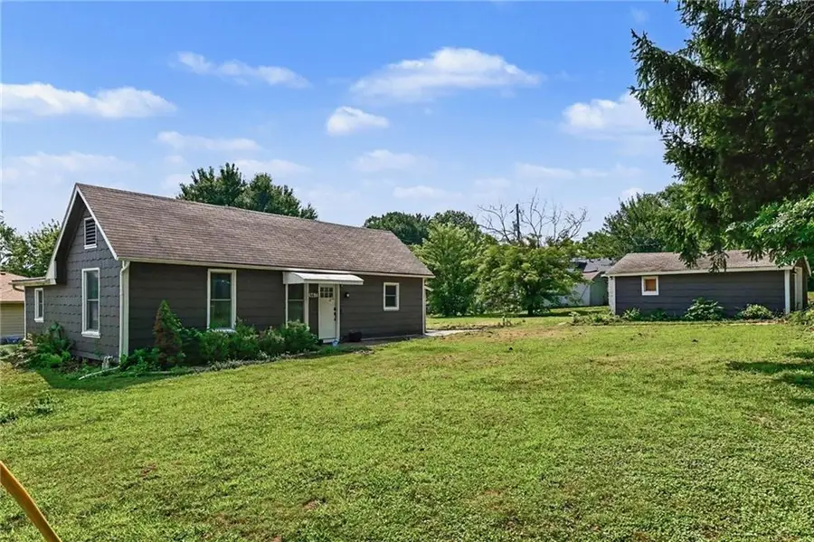 667 Thornton Street, Leavenworth, KS 66048 - #3