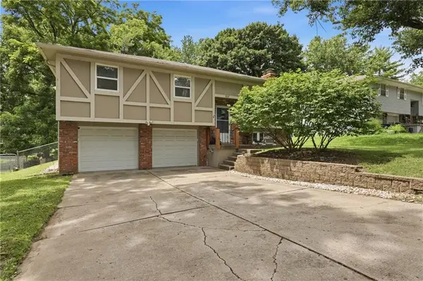1917 SE Piccadilly Street, Blue Springs, MO 64014