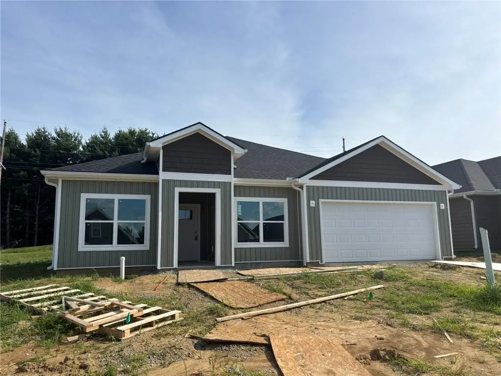 4814 S Creek Woods Drive, Saint Joseph, MO 64507 - #1