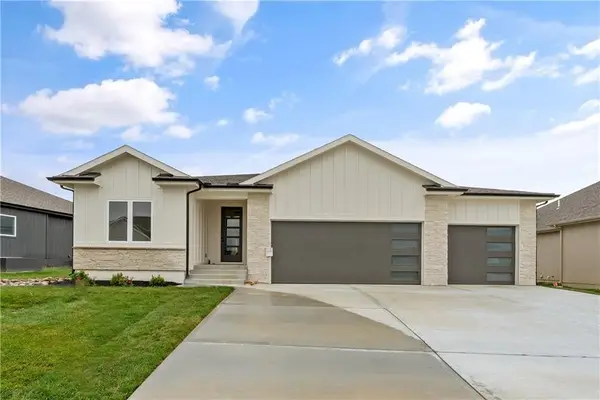4073 NE Chapel Manor Drive, Lee's Summit, MO 64064