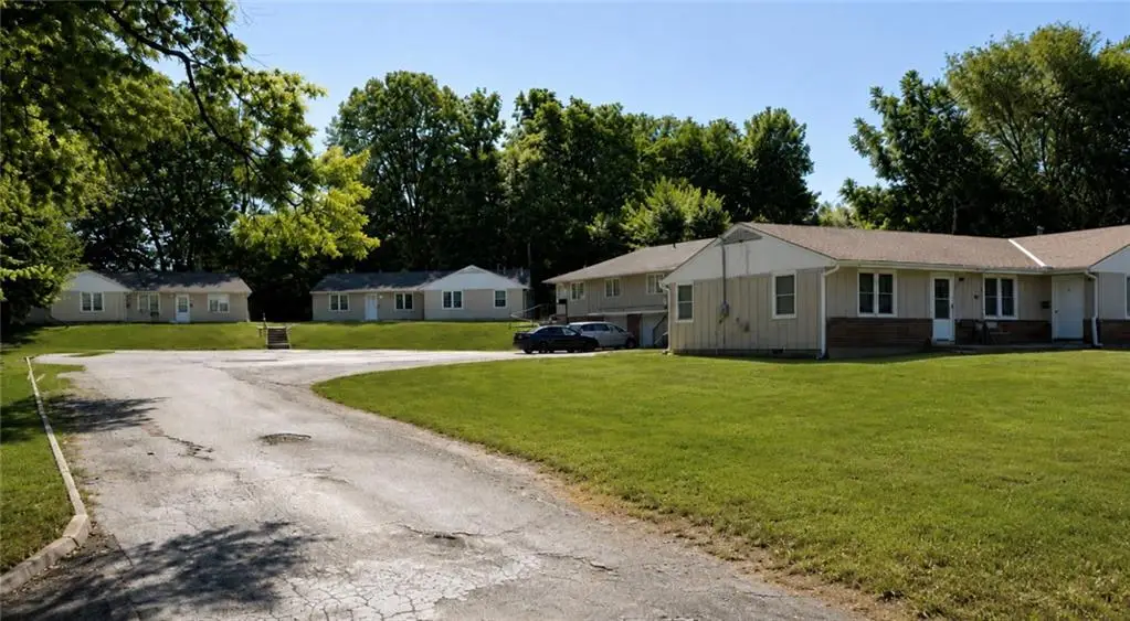 5941 Raytown Road, Raytown, MO 64133 - #1
