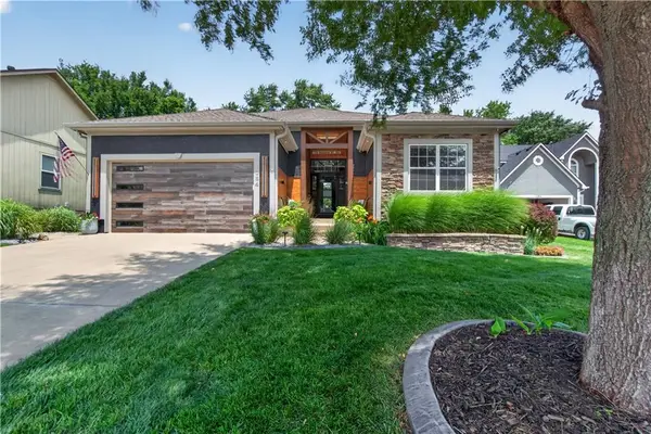 1084 W Cothrell Street, Olathe, KS 66061
