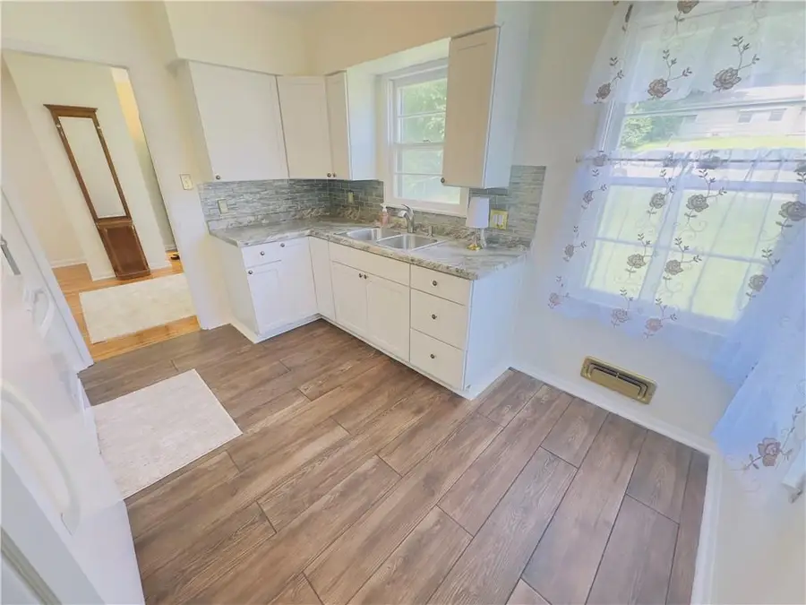 2014 E Highland Street, Saint Joseph, MO 64505 - #2