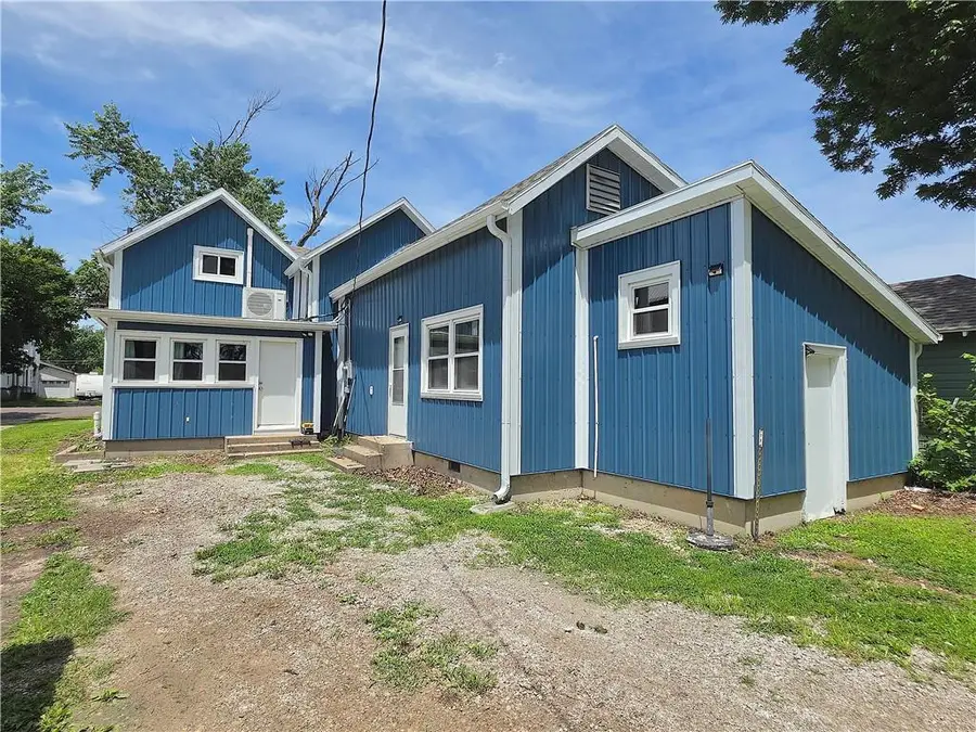 309 S Washington Avenue, Iola, KS 66749 - #3