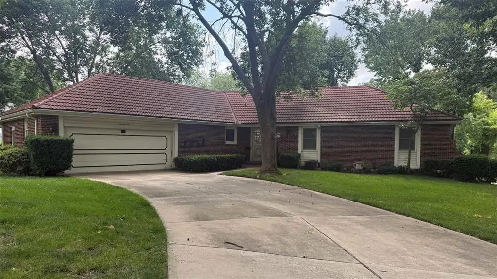 71 E 106th Terrace, Kansas City, MO 64114 - #1