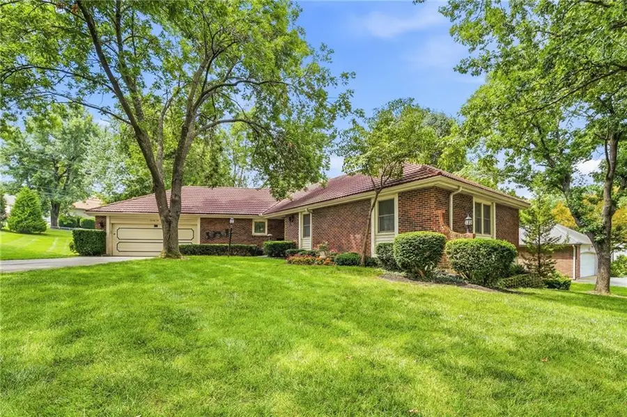 71 E 106th Terrace, Kansas City, MO 64114 - #2