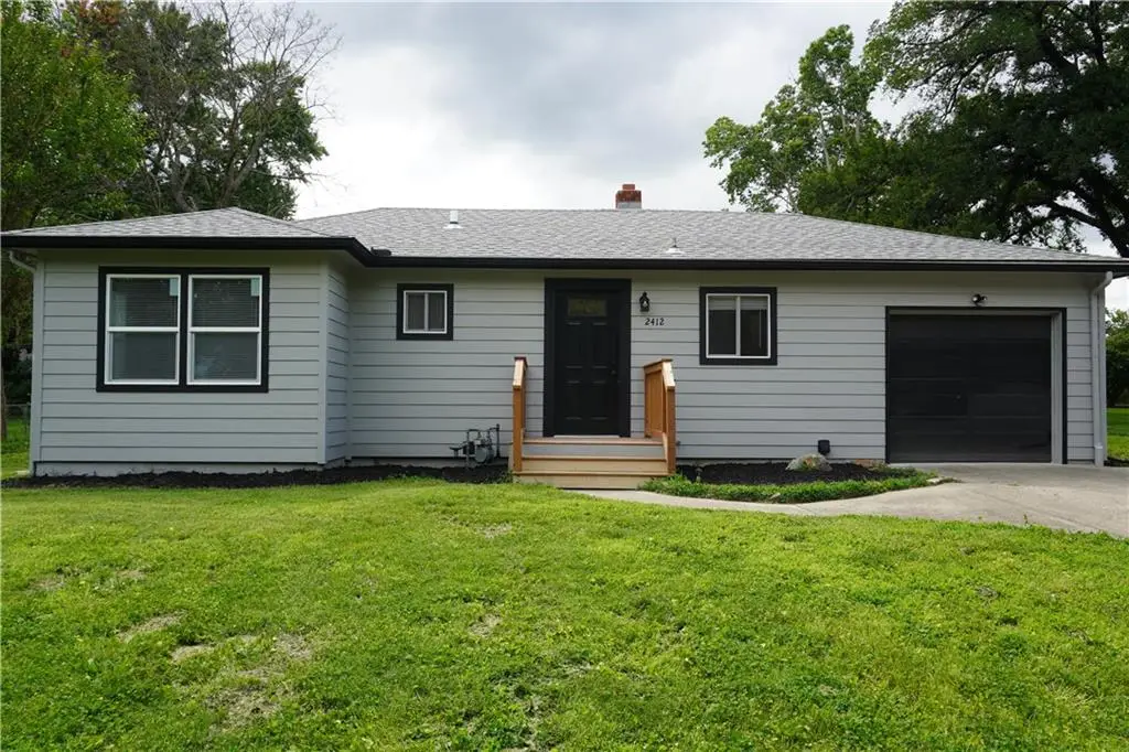 2412 Queen Ridge Drive, Independence, MO 64055 - #1