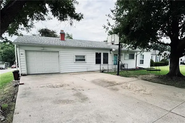 3301 Iroquois Lane, St Joseph, MO 64503