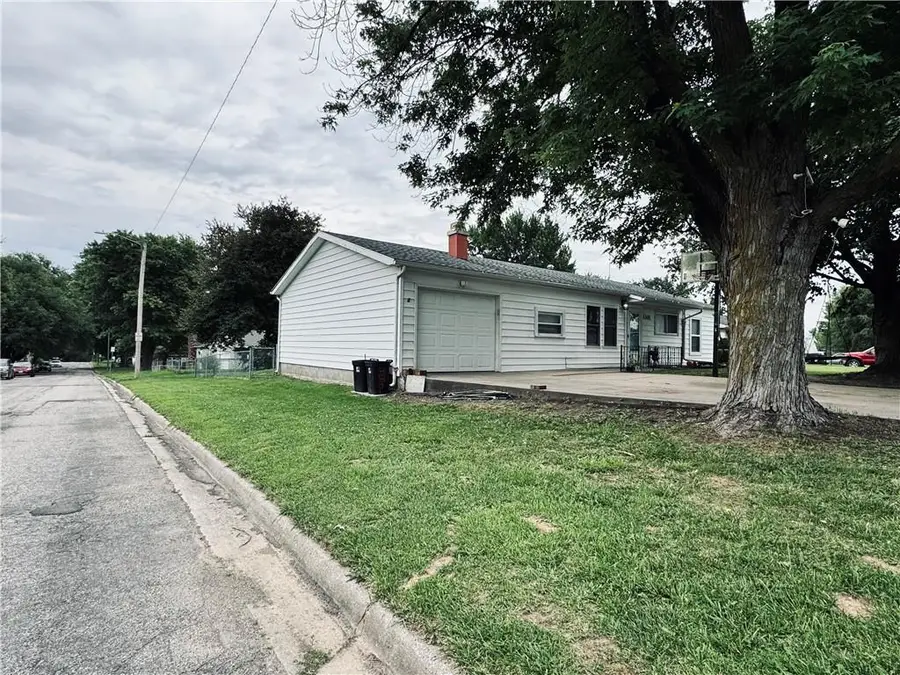 3301 Iroquois Lane, Saint Joseph, MO 64503 - #3