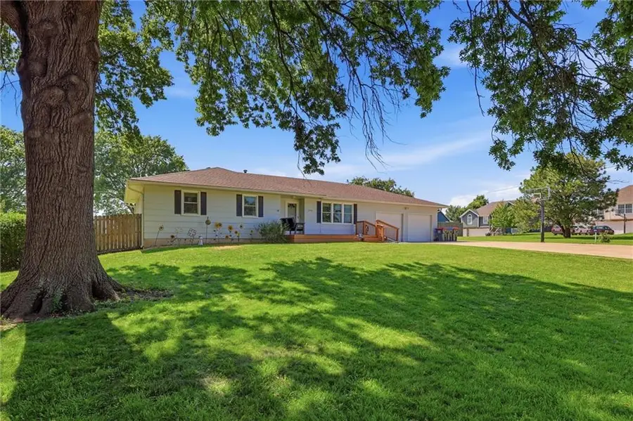 3714 N 154th Terrace, Basehor, KS 66007 - #2