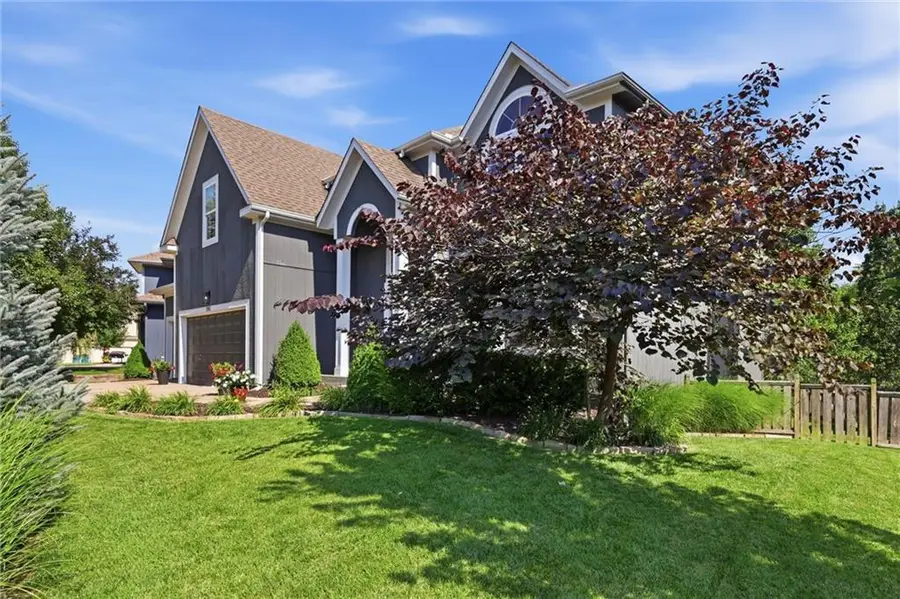 5911 Theden Street, Shawnee, KS 66218 - #2