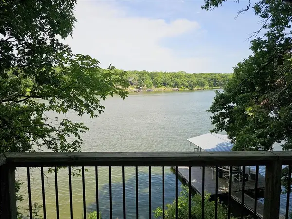 5058 Comanche Lane, McLouth, KS 66054
