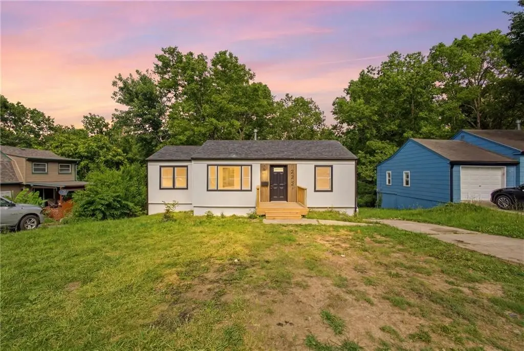 2221 S Hawthorne Avenue, Independence, MO 64052 - #1