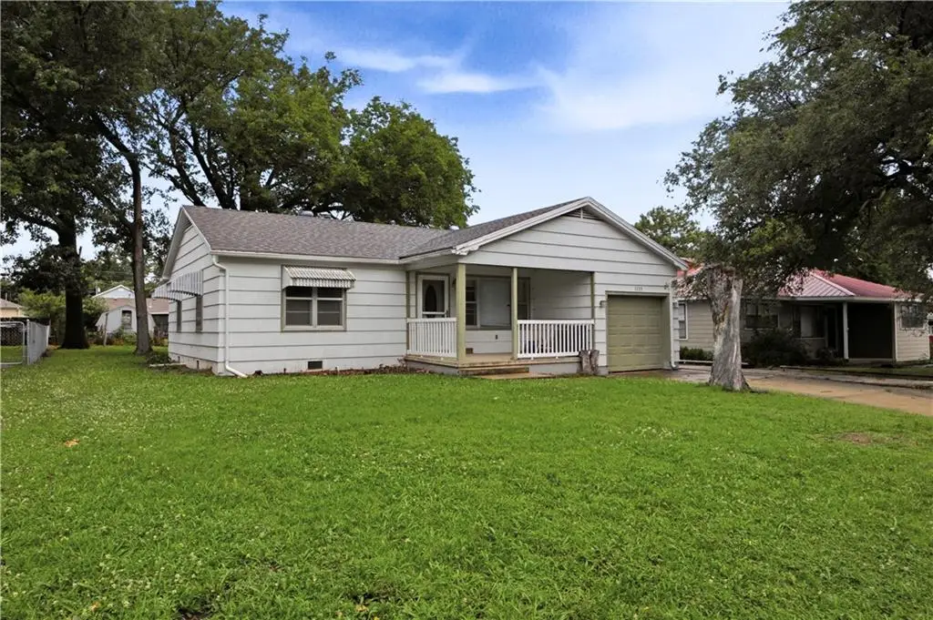 1223 N 4th Street, Neodesha, KS 66757 - #1