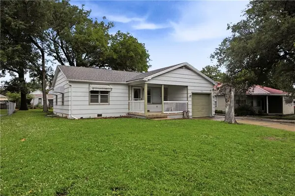 1223 N 4th Street, Neodesha, KS 66757