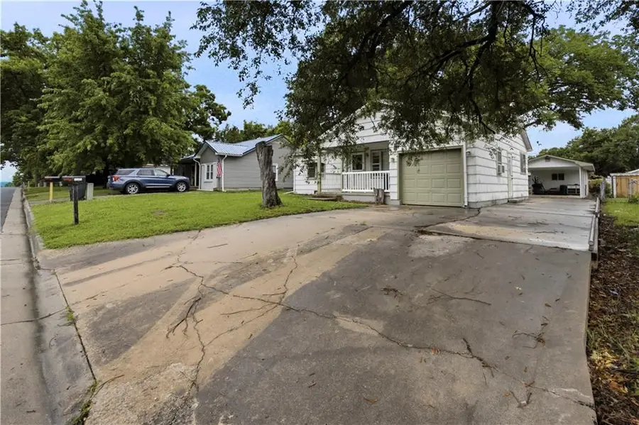 1223 N 4th Street, Neodesha, KS 66757 - #3