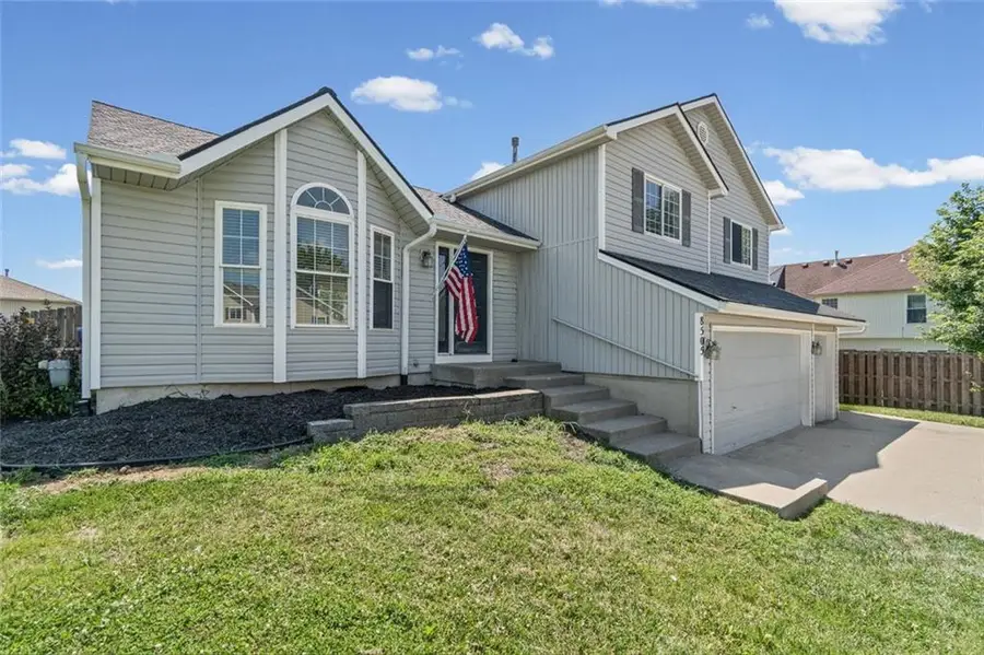 8505 N Arcola Avenue, Kansas City, MO 64153 - #2