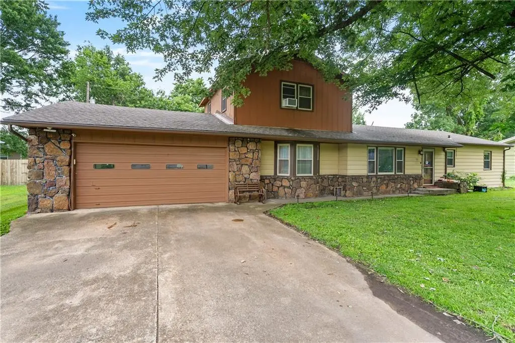702 S 35th Street, Parsons, KS 67357 - #1