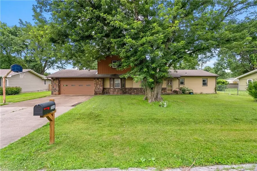 702 S 35th Street, Parsons, KS 67357 - #2