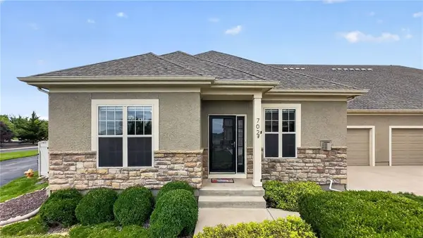 2250 Lake Pointe Drive #702, Lawrence, KS 66049
