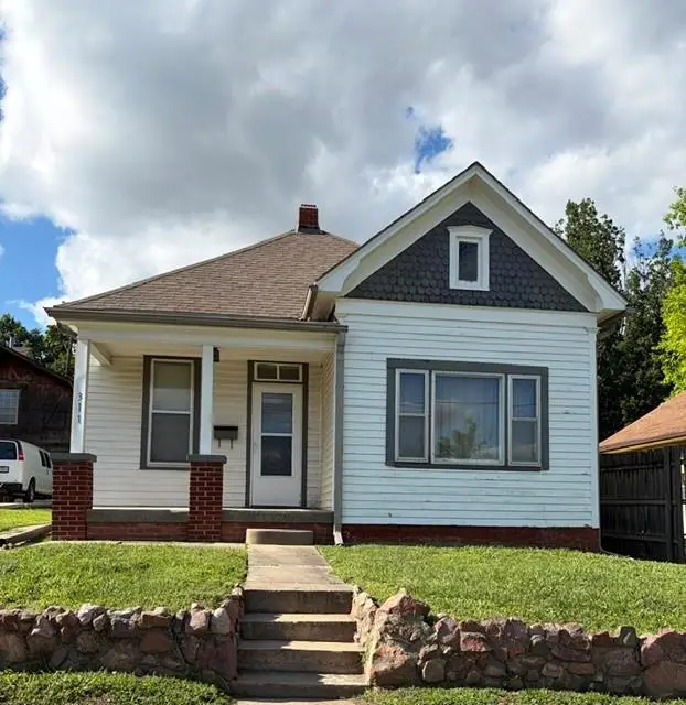 311 W Vassar Street, Saint Joseph, MO 64504 - #1