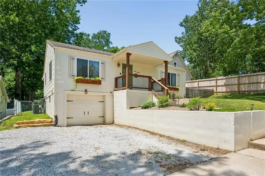 420 N Fairview Avenue, Liberty, MO 64068 - #3