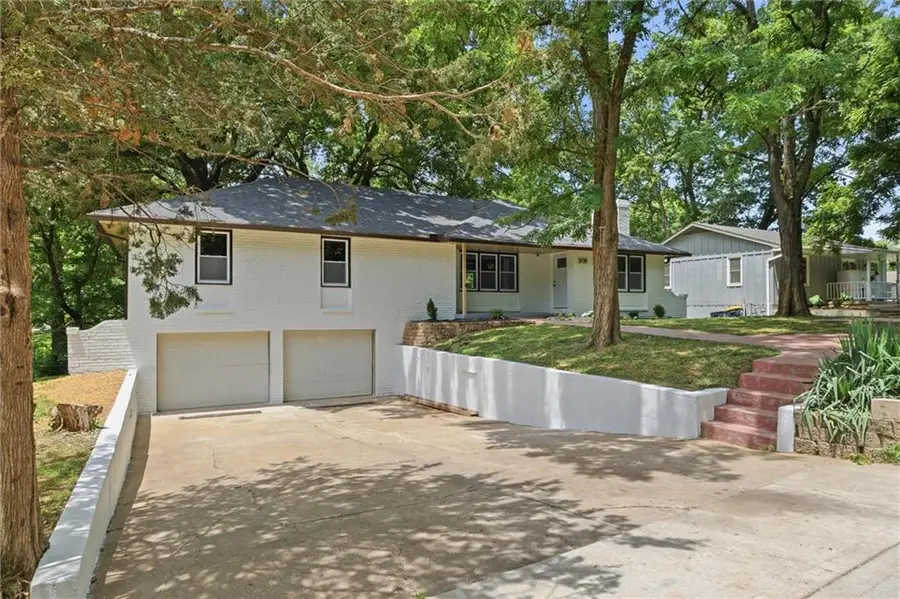 3720 Crescent Avenue, Kansas City, MO 64133 - #3