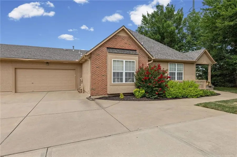 15171 S Symphony Drive #3002, Olathe, KS 66062 - #3