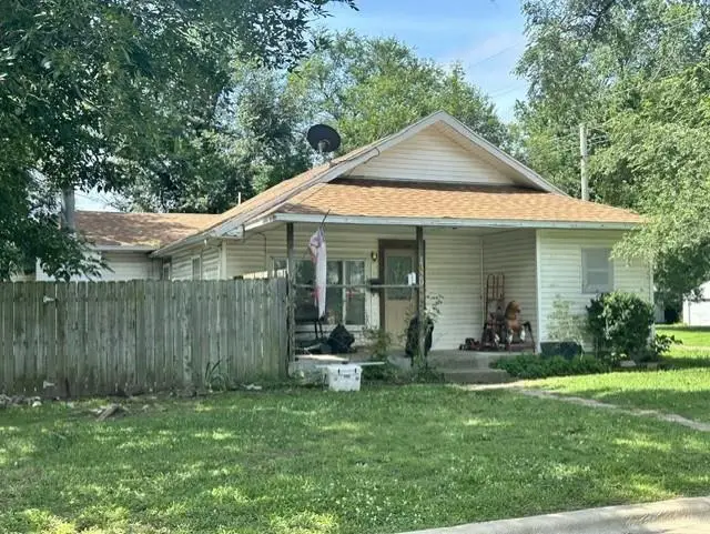 1329 W Allison Street, Nevada, MO 64772 - #1