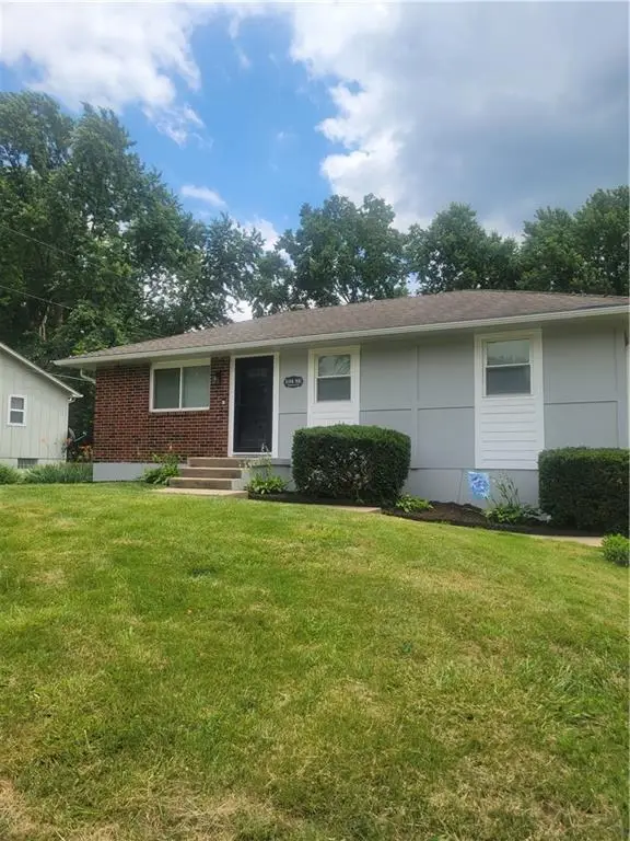 104 SE Kingscross Road, Blue Springs, MO 64014 - #1