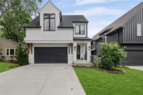 2207 W 48th Street, Westwood, KS 66205
