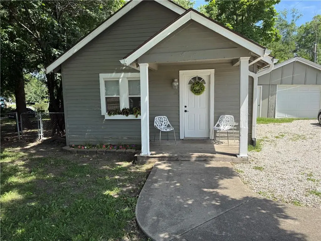 6 S 3rd Street, Louisburg, KS 66053 - #1