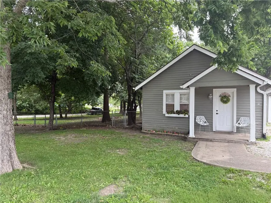 6 S 3rd Street, Louisburg, KS 66053 - #2