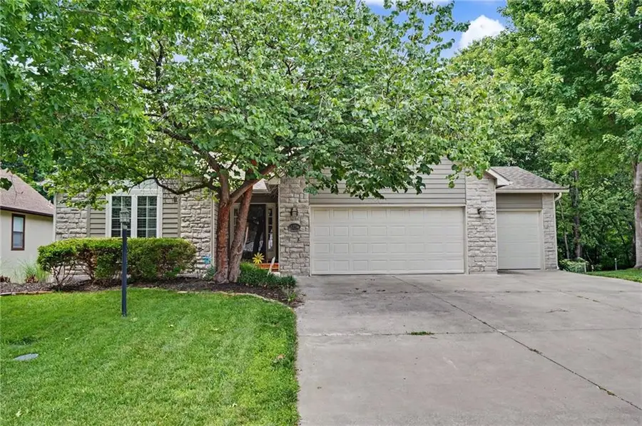 3238 Huntington Road, Lawrence, KS 66049 - #2
