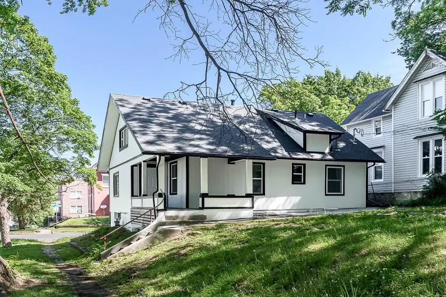 601 S 7th Street, Leavenworth, KS 66048 - #2