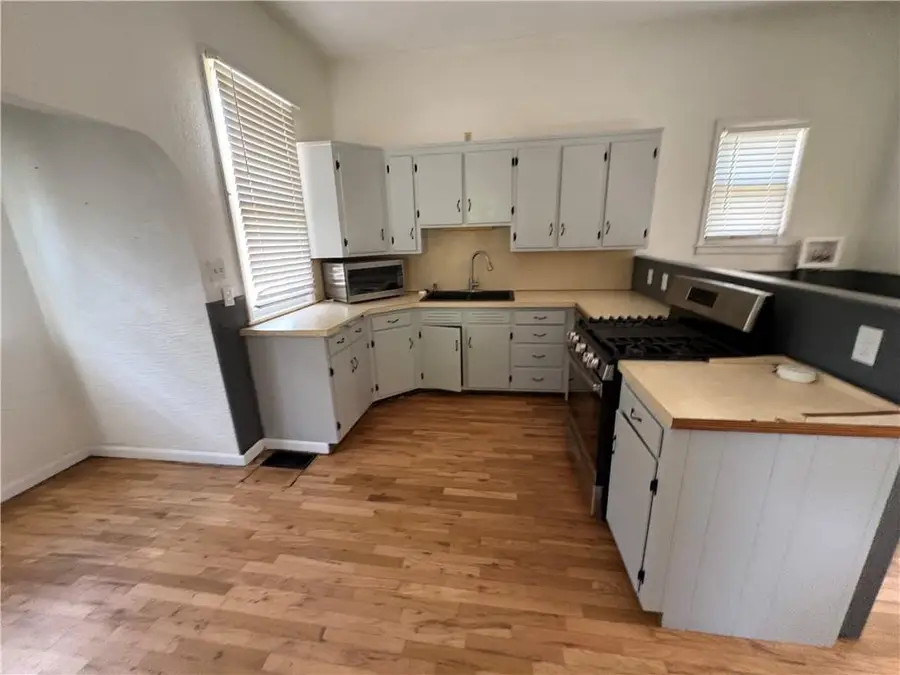 1913 Holman Street, Saint Joseph, MO 64501 - #3