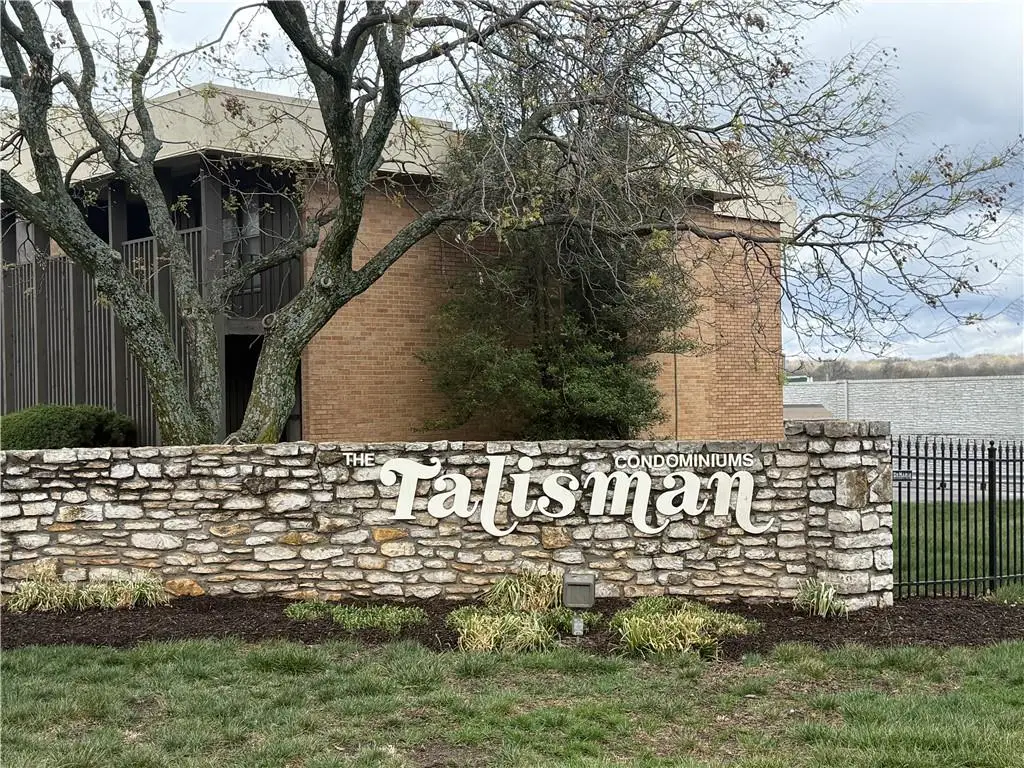 472 W 104th Street #A, Kansas City, MO 64114 - #1