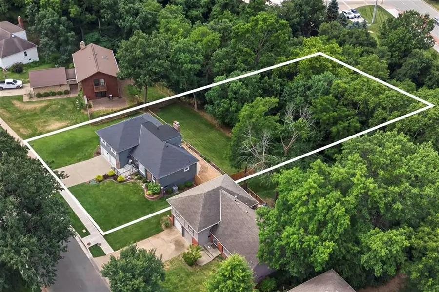 10112 Oakridge Drive, Overland Park, KS 66212 - #2