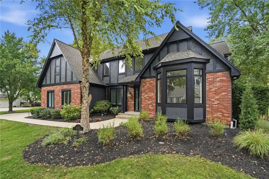 3353 W 129th Terrace, Leawood, KS 66209 - #3