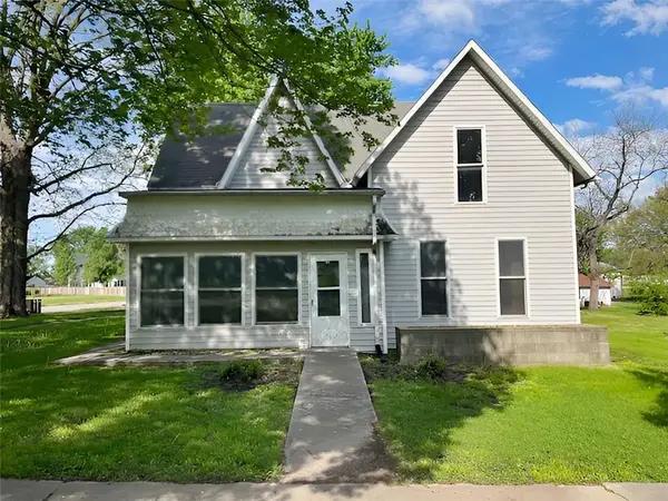 208 S 3rd Street, Hopkins, MO 64461
