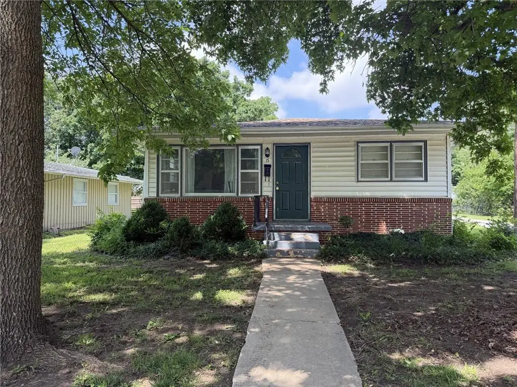 15 S Rutter Avenue, Chanute, KS 66720 - #1