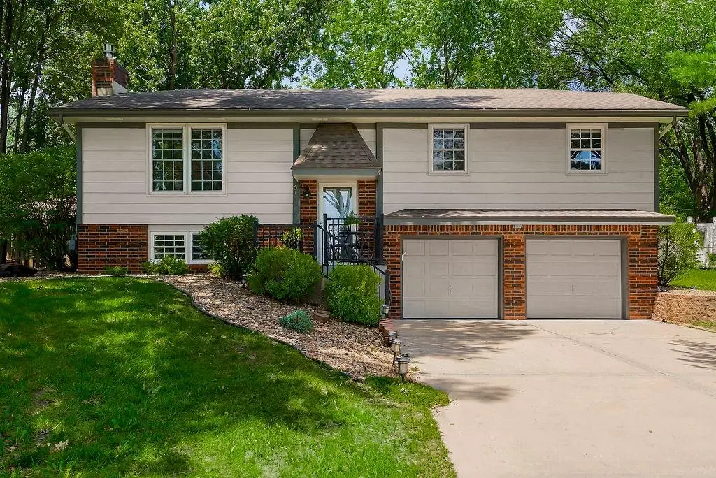 516 Oakbrook Drive, Lansing, KS 66043 - #1